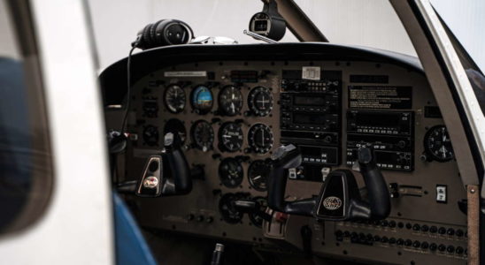 Cockpit Piper PA28-181